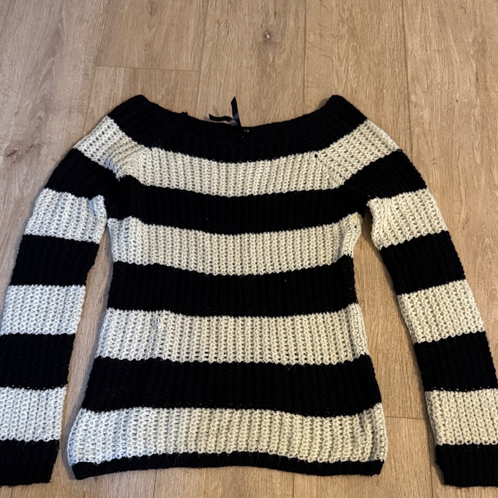 Chic Off-the-Shoulder Black and White Sweater